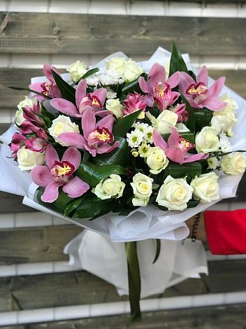 Букет цветов из: Розы и Хризантемы в Татищево