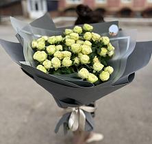 Букет Белые кустовые розы Солинеро в Татищево