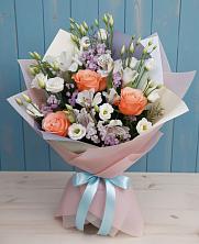 Букет цветов из:  Лизиантусы, Розы, Альстромерии и Гипсофила в Татищево