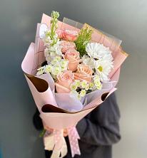 Букет цветов из:  Хризантемы и Розы в Татищево