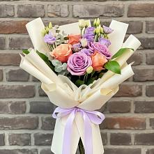 Букет цветов из:  Лизиантусы и Розы в Татищево