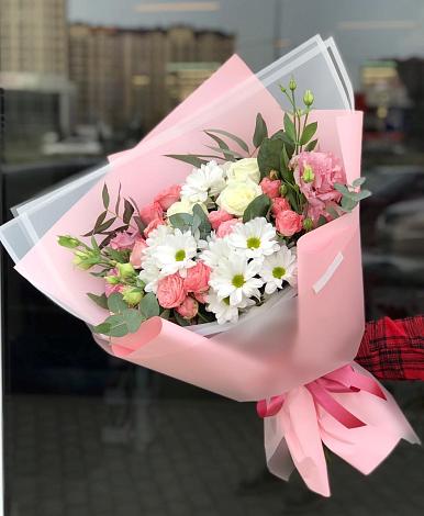 Букет цветов из: Розы, Лизиантусы и Хризантемы в Татищево