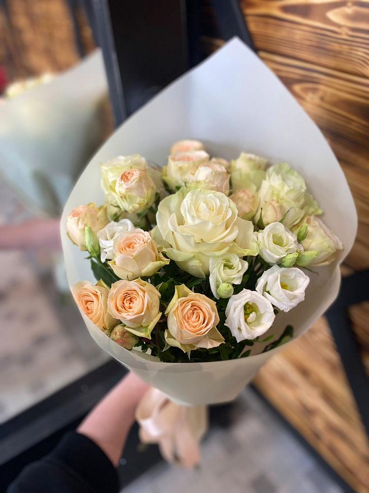 Букет цветов из: Розы и Лизиантусы в Татищево