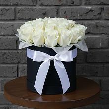 Цветочная композиция из Розы в шляпной коробке в Татищево